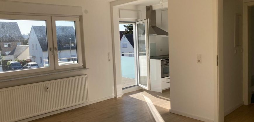 Weilimdorf: Renovierte 3 Zimmer Wohnung mit Balkon und Einbauküche
